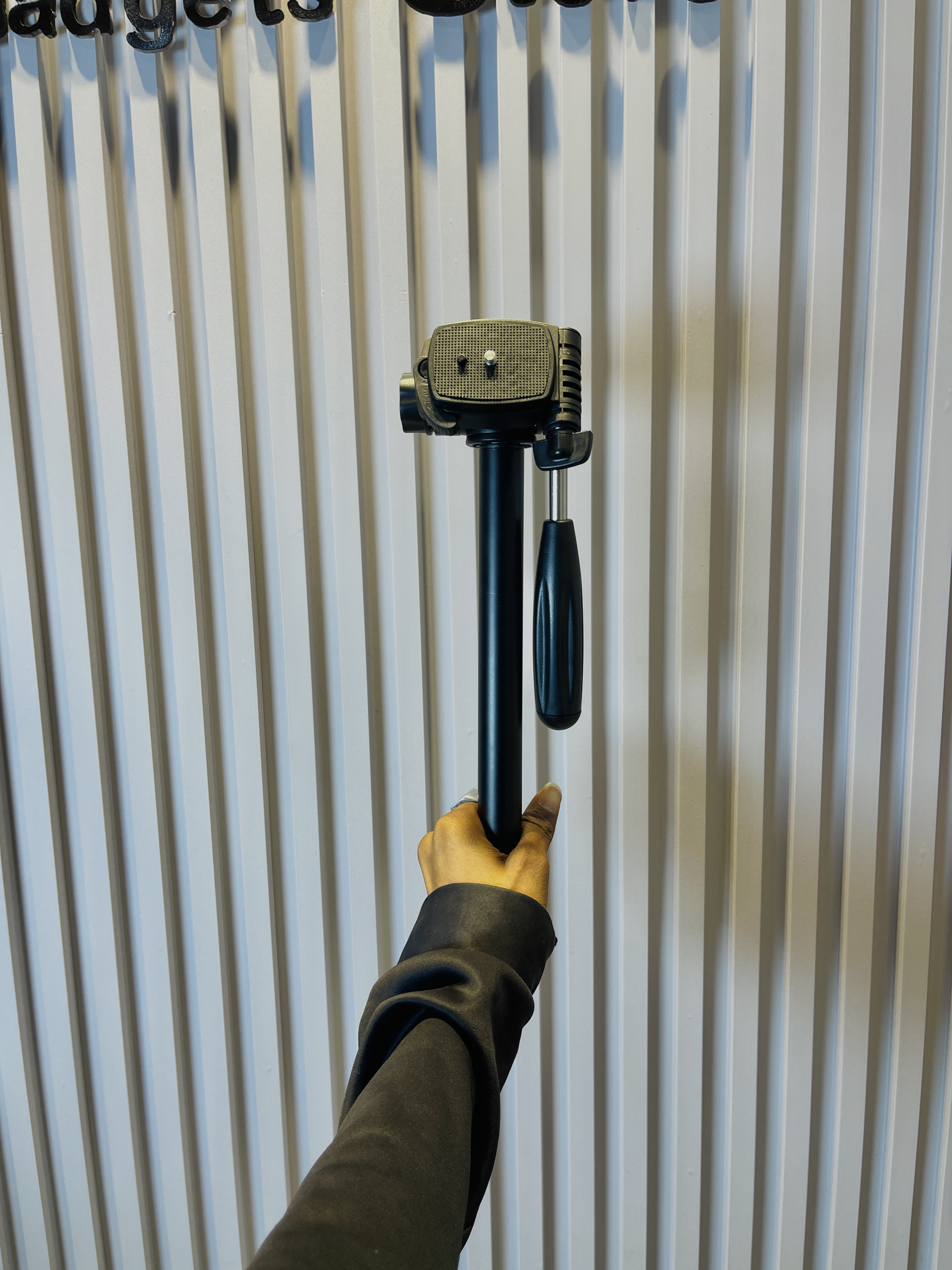 STILL THUGGIN IT varsity Jacket - white